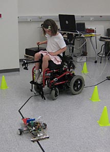 Un robot que ensea a conducir la silla de ruedas