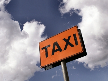 Una nueva emisora del taxi ofrecer servicios por internet, sms y mvil